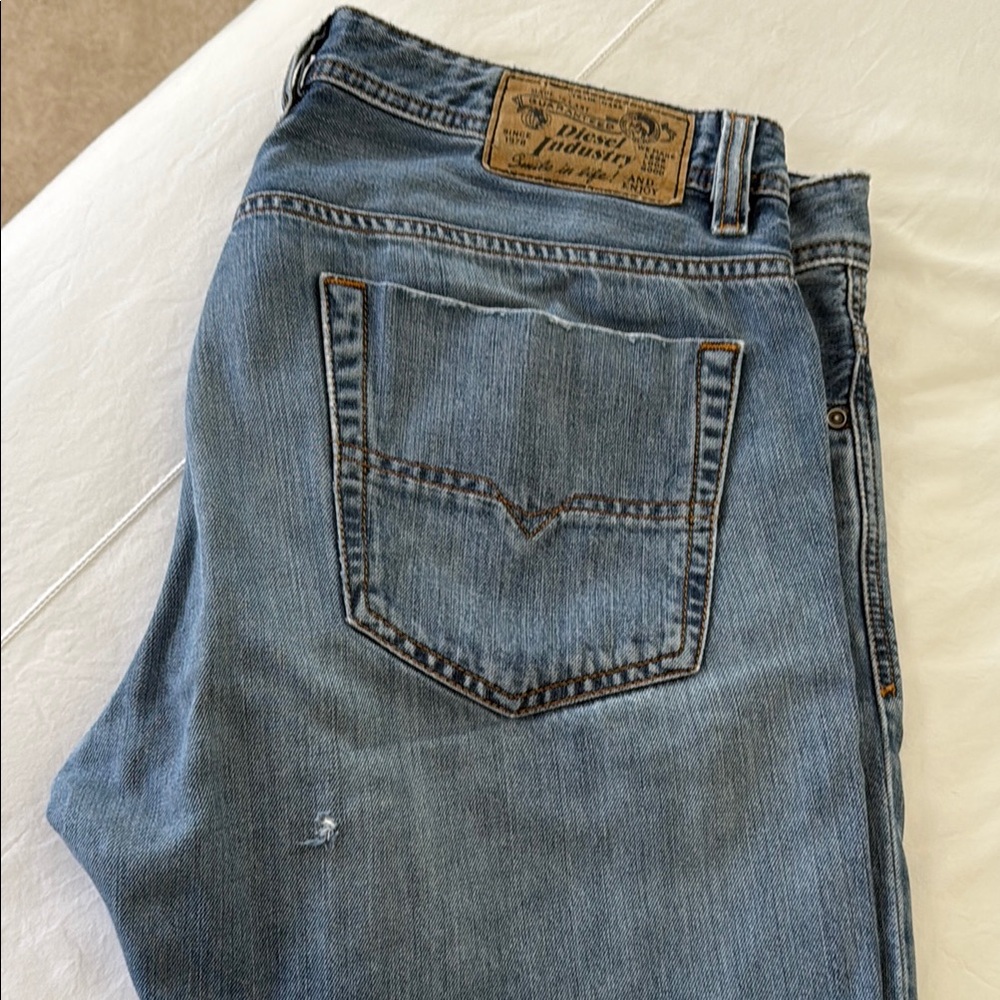 Men's Diesel Viker Straight Leg Jeans - Picture 2 of 9